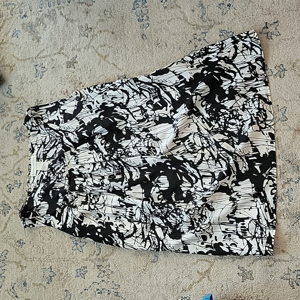 Doncaster Dressy blouse top black and white art design 100% silk